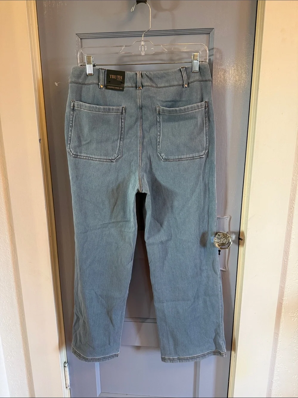 Truth Women’s Ankle Crop Jeans in Light Blue Wash - Picture 3 of 8